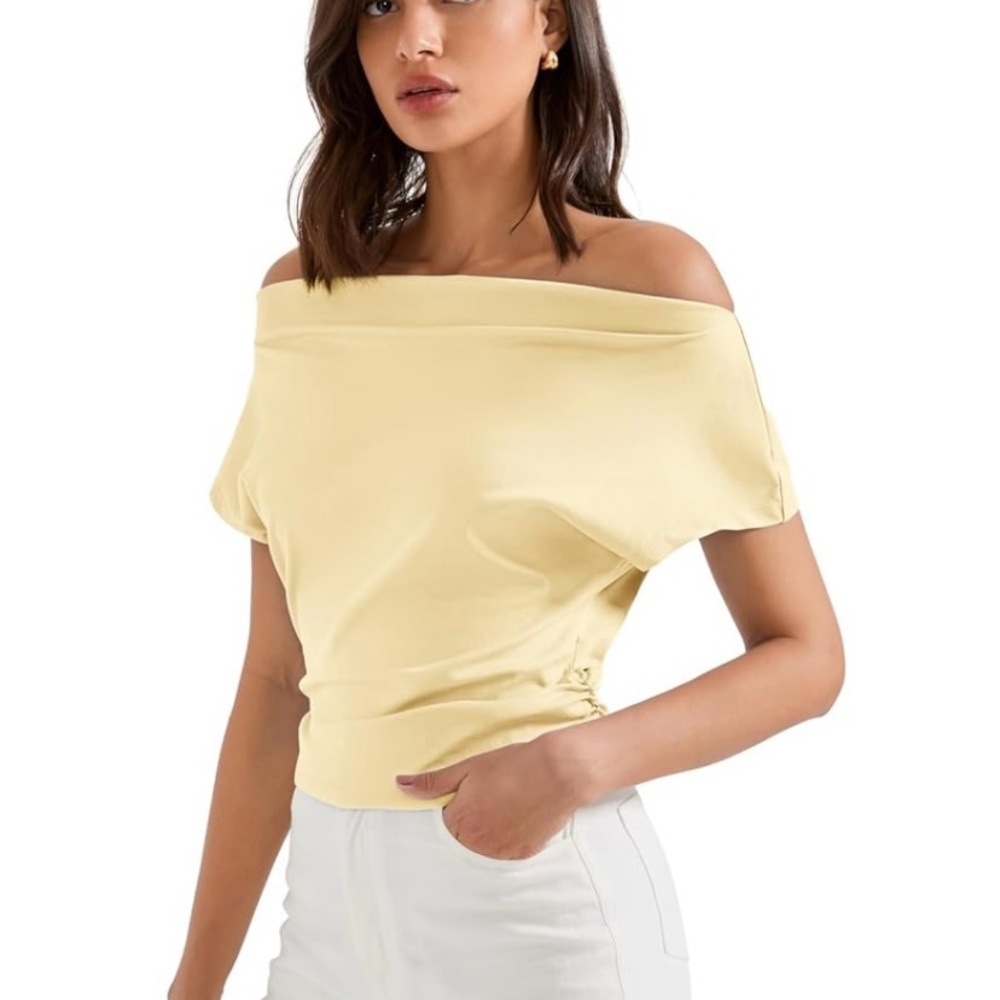 Off-Shoulder Short Sleeve Top in Pale Yellow
